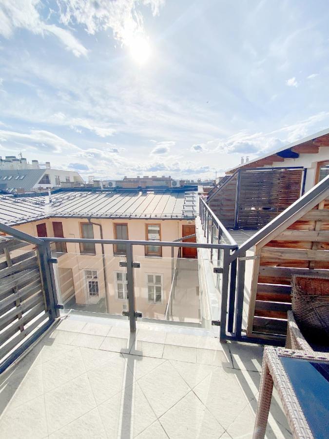 Loft With Rooftop And Free Parking In Garage Budapest Extérieur photo